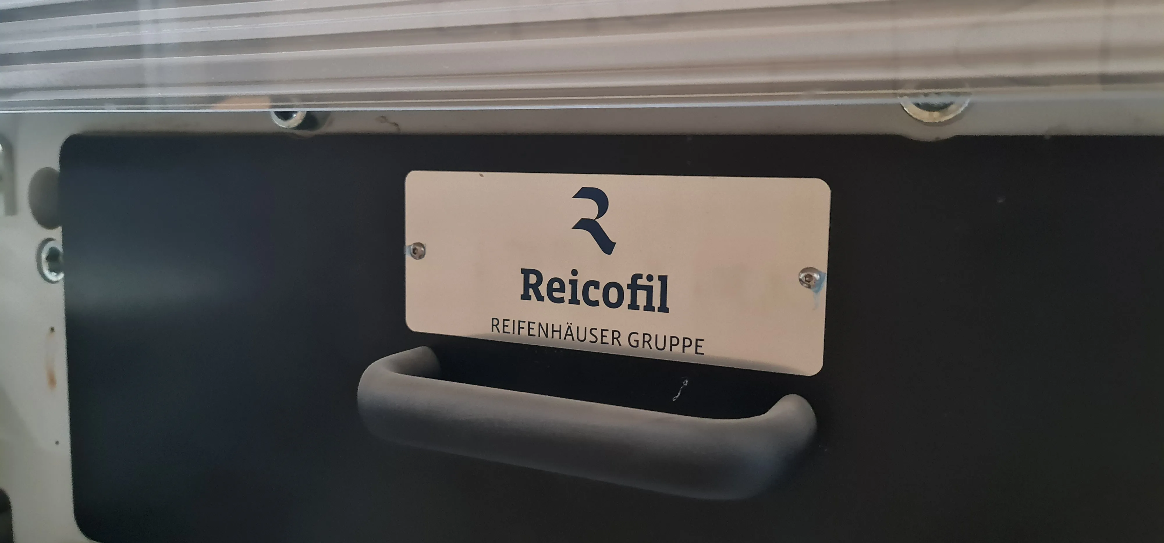 Reicofil nameplate on a control housing