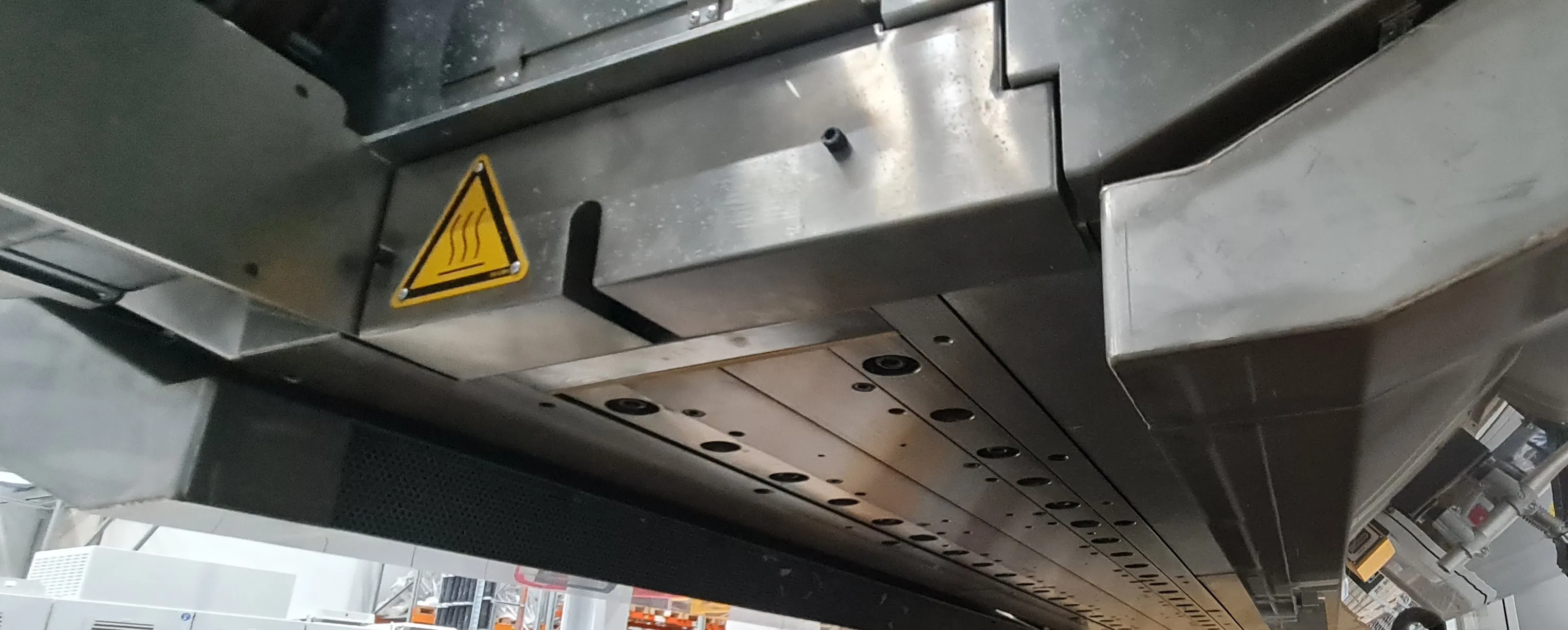Underside of the meltblown die and its support beam